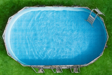 Come fare il trattamento dell'acqua della piscina ad inizio stagione?